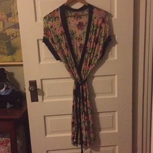 Like new, super soft flattering Anthropologie robe